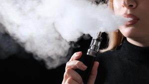 7 Bahaya Vaping yang Tidak Kalah Serius dari Rokok. Ganggu Pernapasan!