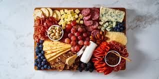 Charcuterie board 2025 dengan susunan mewah, kreatif, dan instagramable untuk acara spesial